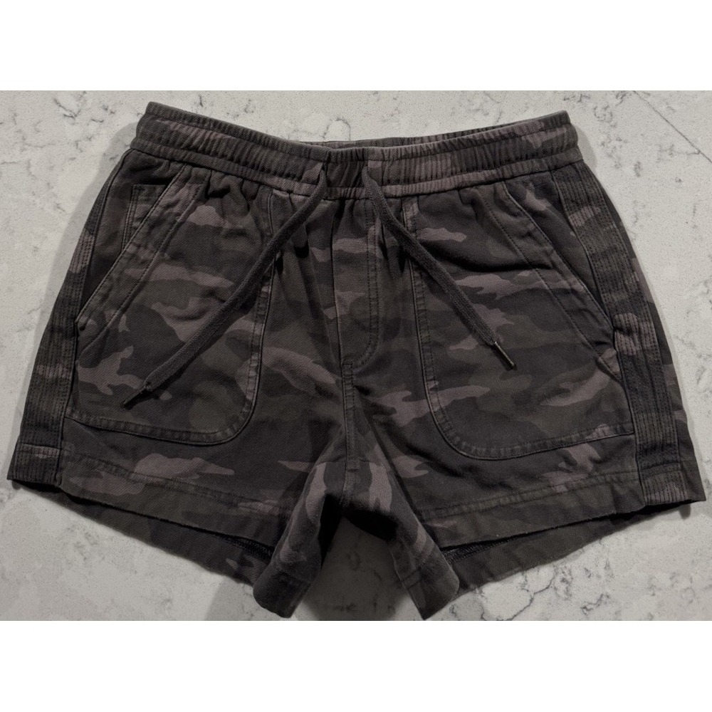 Athleta Farallon Shorts Womens‎ 2 Black Olive Camo Athleisure Hiking Casual